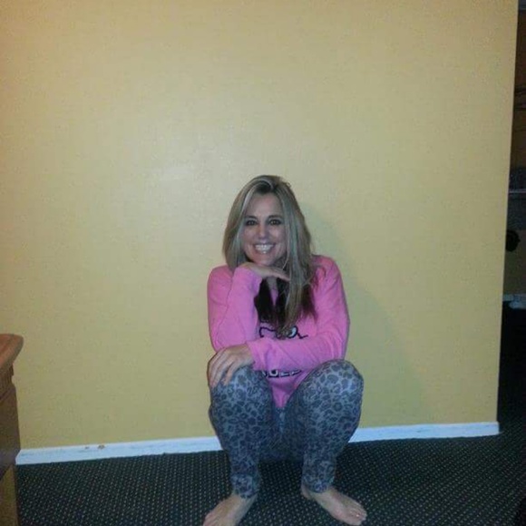 Meet your Posher, Stephanie l - Picture 4 of 8